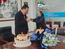 温情相伴 共贺生辰｜山东临磨数控全体员工为陈董送上生日祝福